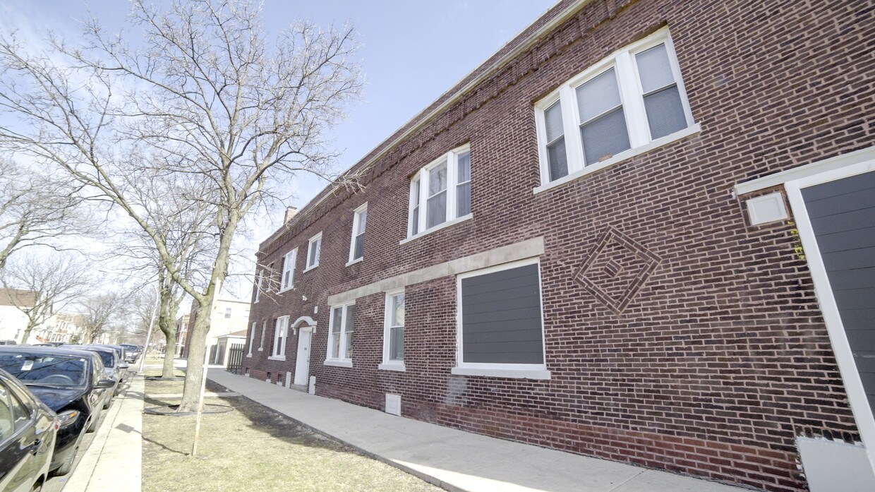 Foto principal - 2237 N Hamlin Ave