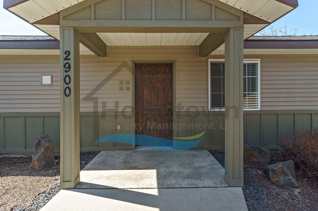 Building Photo - 2 Bedroom 1 Bath Home with Off-Street Parking Available in Coeur d'Alene!