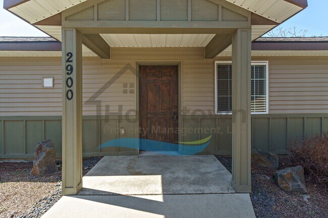 Foto del edificio - 2 Bedroom 1 Bath Home with Off-Street Parking Available in Coeur d'Alene!