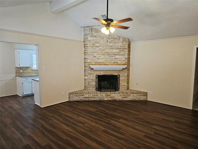 Building Photo - 609 Regency Dr