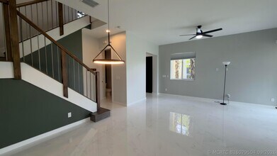 Building Photo - 761 Pioneer Way
