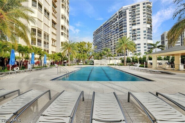 Foto del edificio - 4051 Gulf Shore Blvd N