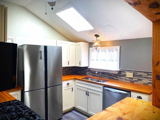 Foto del edificio - 1136 Pownal Rd