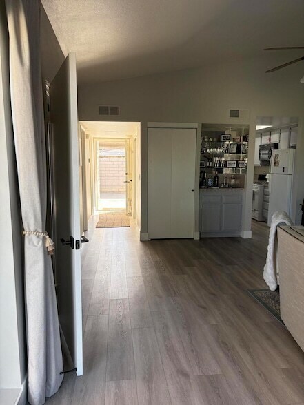 Foto del edificio - 48939 Eisenhower Dr