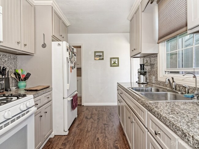 Kitchen - 504 S 46th St