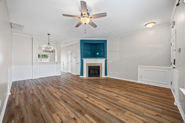 Foto del edificio - "Charming 2-Bedroom Townhouse Retreat in B...
