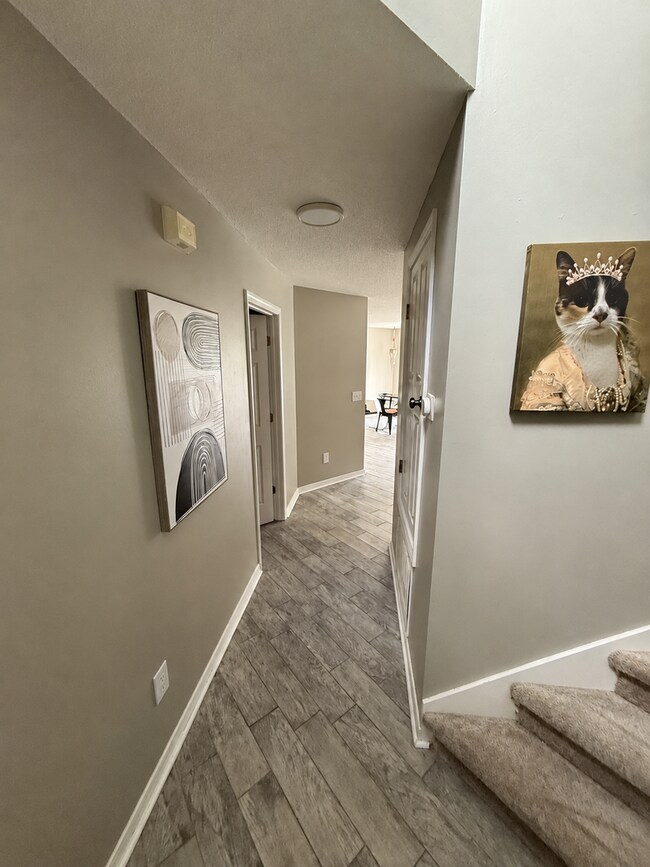 Foto del edificio - 447 Forest Glen Pl