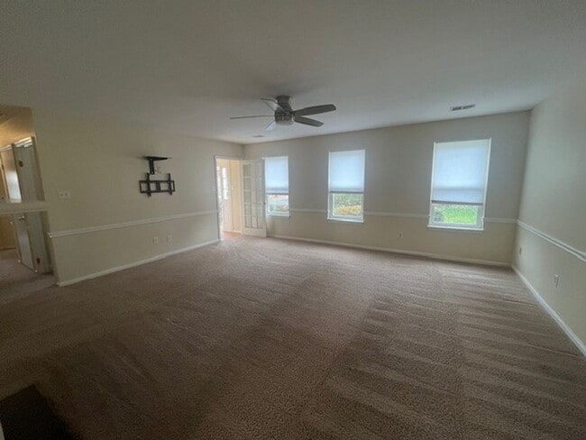 Building Photo - LOVELY CAPE COD WITH 4 BEDS, 2 BATHS AND G...