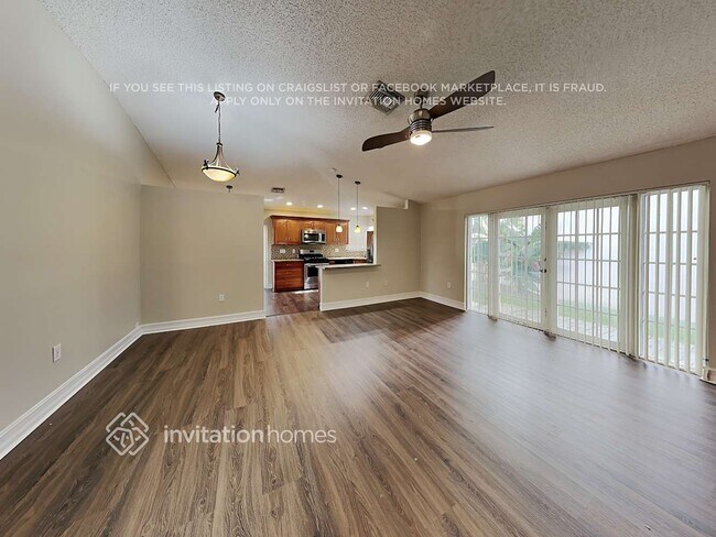 Building Photo - 13528 NW 5th Ct