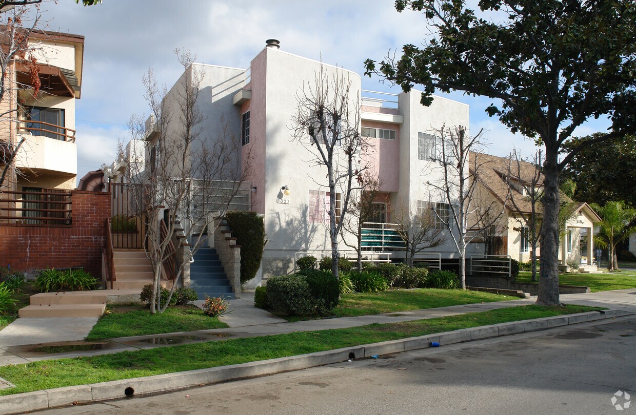 Foto principal - 1327 E Windsor Rd