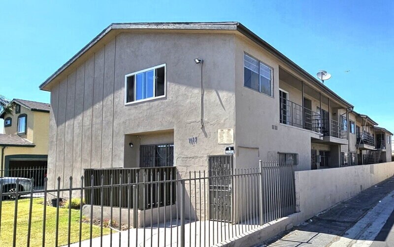 Foto principal - 1017 W 95th St