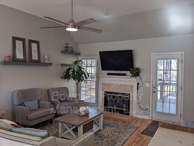 Foto del edificio - 180 Twin Creek Ct