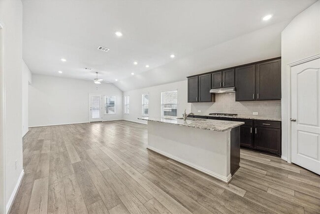 Foto del edificio - 562 Leadtree Loop