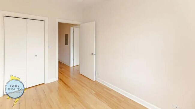 Foto del edificio - 3349 N Clark St