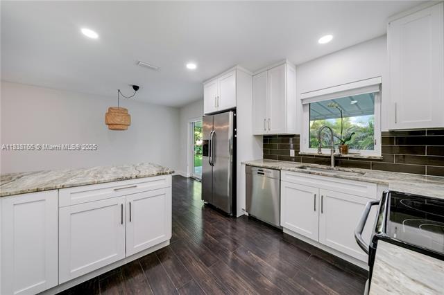 Building Photo - 6700 SW 49th Ter