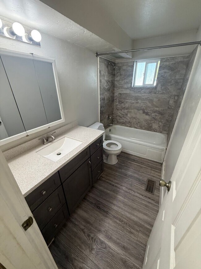 Foto del edificio - CS-108 W 250 S