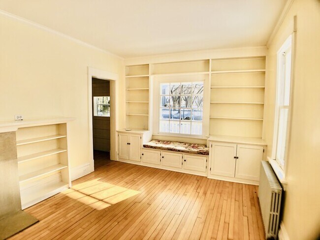 Foto del edificio - Available now 2 bed 1.5 bath home in Excelsior! Minnetonka Schools