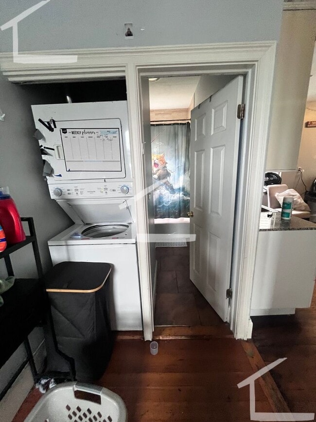 Building Photo - Charming 4-bed, 2-Bath Mission Hill Apt Avail for 9/1/26