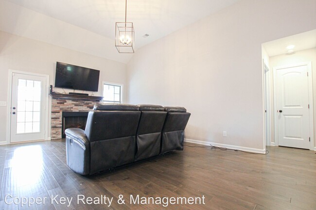Building Photo - 3 br, 2 bath House - 744 Tidwell Drive