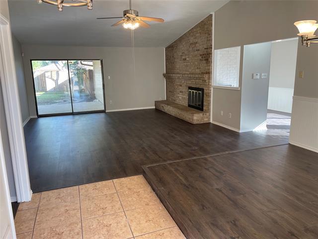 Building Photo - 1621 Versailles Dr