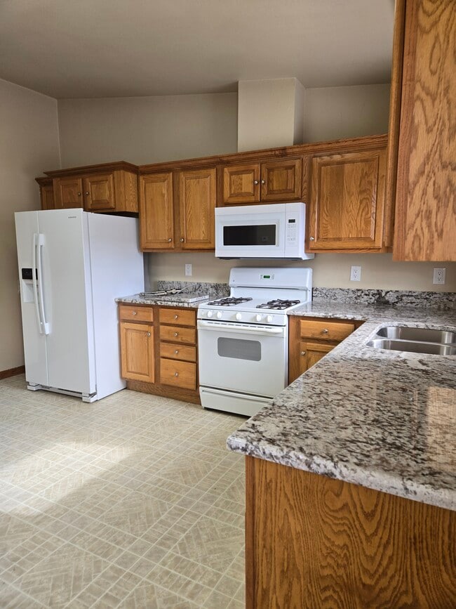 Building Photo - 583 S Carriage Dr