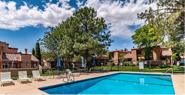 Foto del edificio - 5200 Villa View Dr