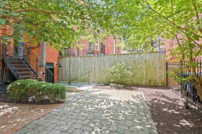 Building Photo - 1842 Vermont Ave NW