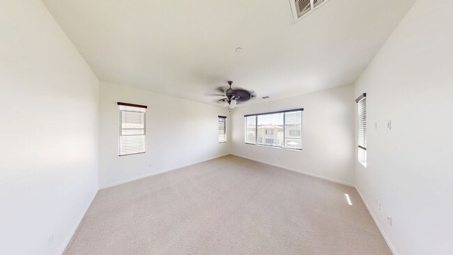 Building Photo - 33767 King Dr