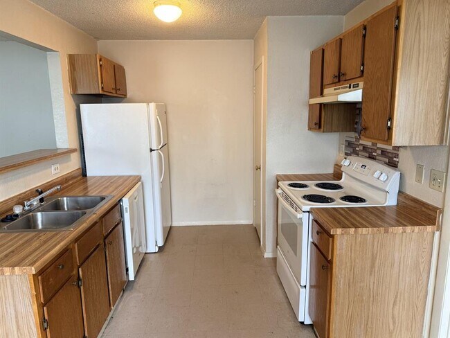 Foto del edificio - 817 Lloyd Ln