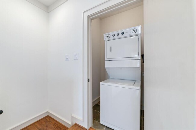 Foto del edificio - 821 W 25th St