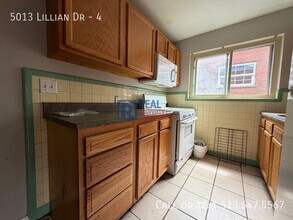Building Photo - 5013 Lillian Dr