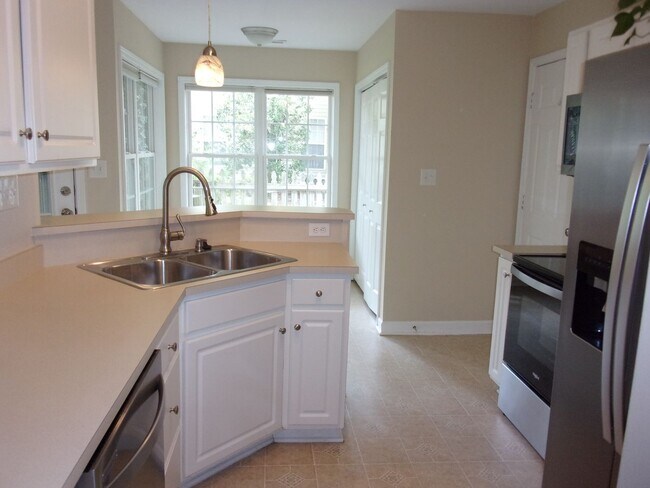 Foto del edificio - Spacious 3 Bedroom 2 Bath Home in Mabry Park