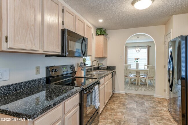 Foto del edificio - 7596 Fawn Lake Dr N