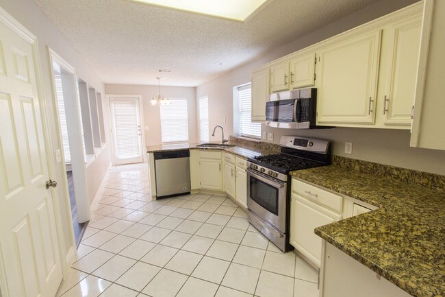 Foto del edificio - 1311 Autumn Trl, Lewisville, TX 75067