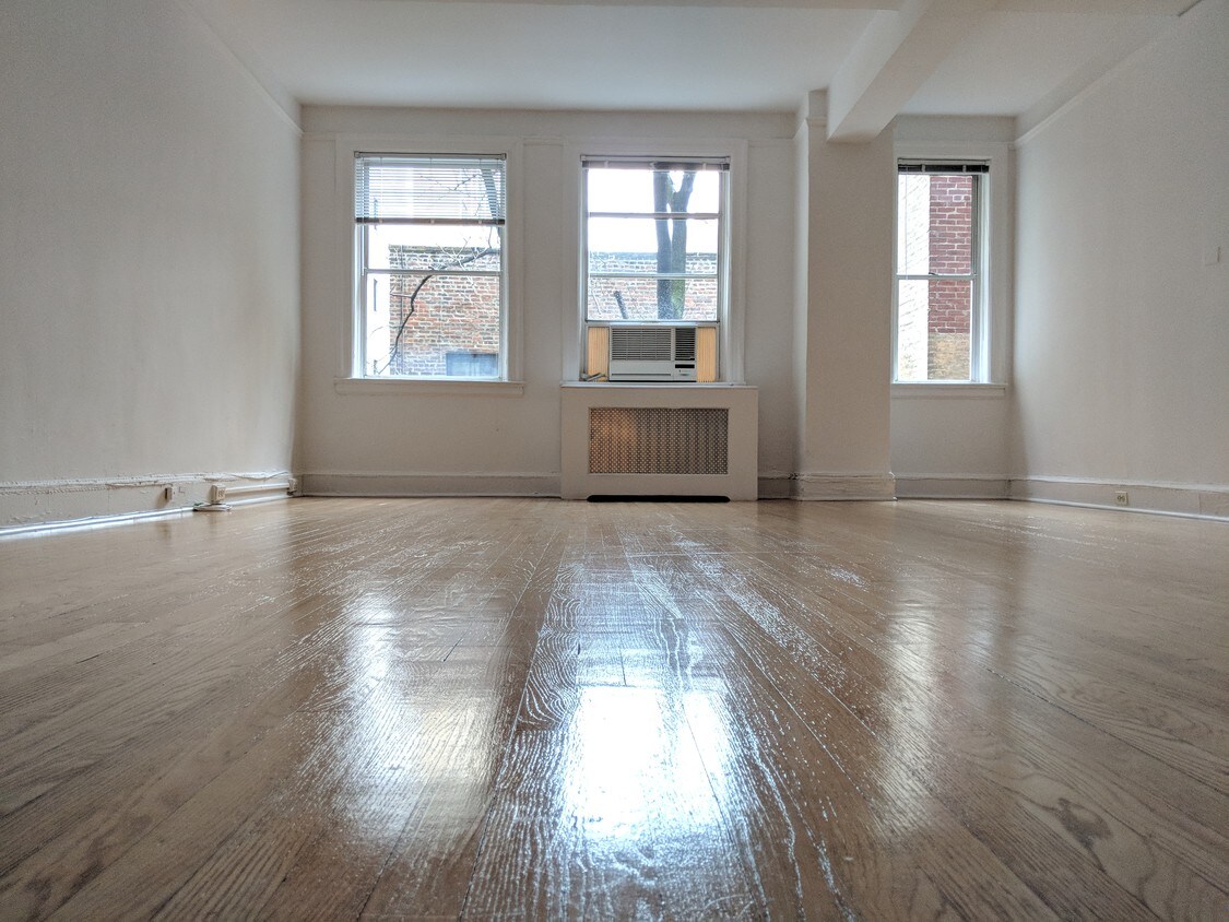 Primary Photo - 150 E 39th St
