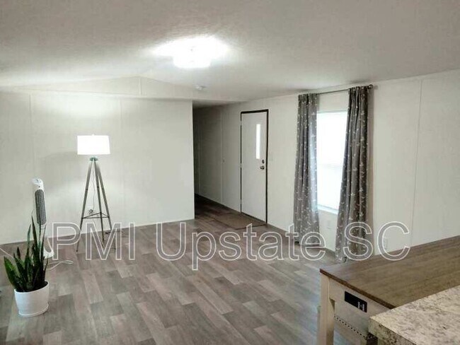 Foto del edificio - 810 Slater Rd