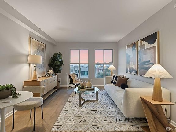 Building Photo - 140 S Van Ness Ave