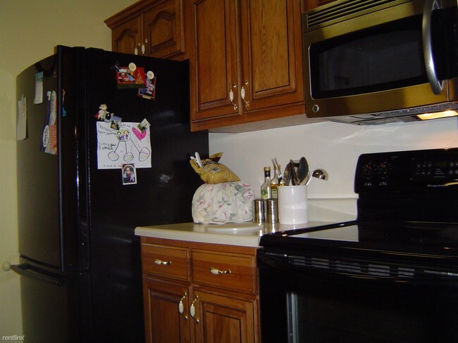 Building Photo - 1457 E Pond Dr
