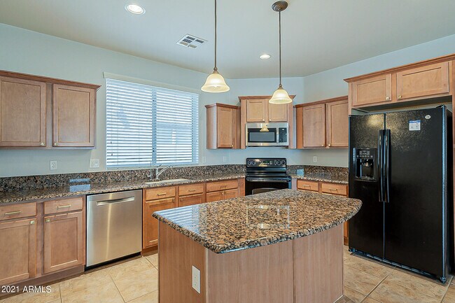 Building Photo - 4259 E Lexington Ave