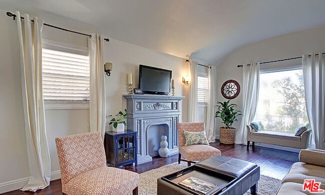 Building Photo - 2315 Cochran Ave