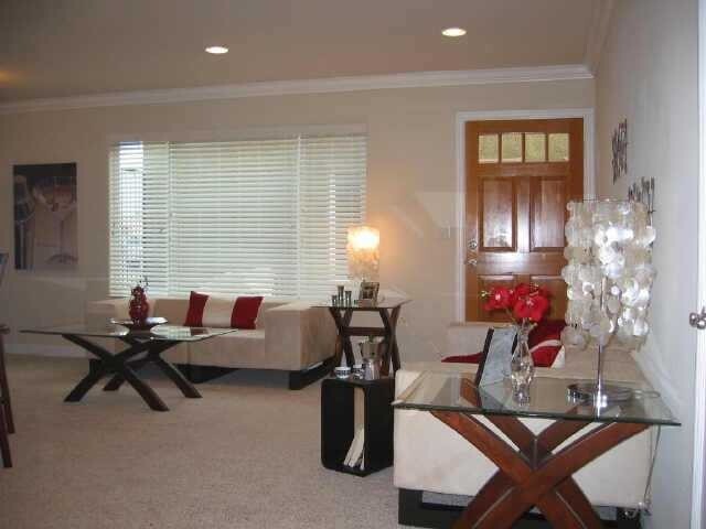 Foto del edificio - Beautiful upscale top floor 1 bedroom & 1 ...