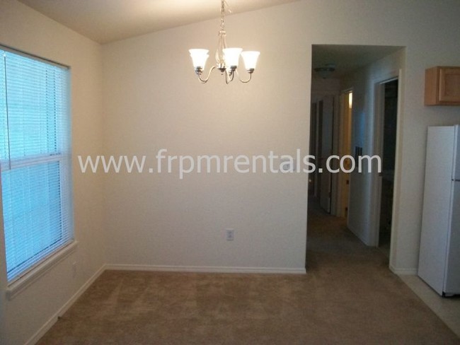 Building Photo - 3116 N Esquire Dr