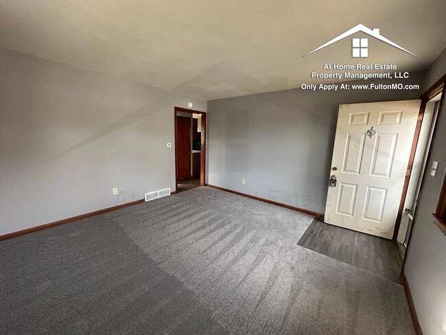 Building Photo - 911 Castlewood Ave