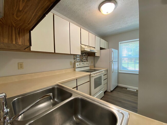 Building Photo - 2412 Brittany Ln