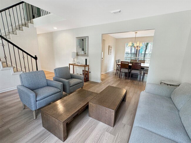 Foto del edificio - 18 Cottage Grove Pl