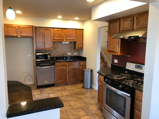 Foto del edificio - 1674 Maple St