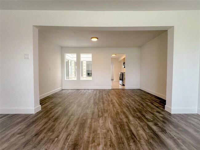 Foto del edificio - 6344 Creekbend Dr