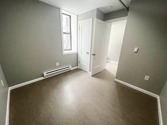 Foto del edificio - 3 bedroom in BRONX NY 10459