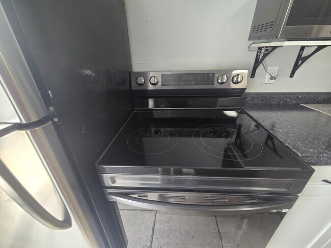 Foto del edificio - 5044 N Sydenham St
