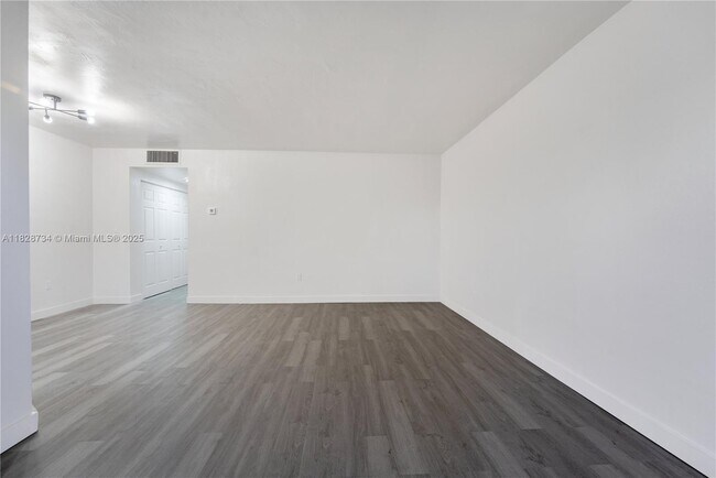 Foto del edificio - 610 NE 123rd St